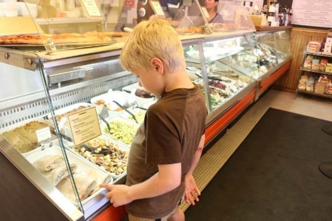 Eight Essentials for the Perfect Picnic | Twin Cities Familys Blog