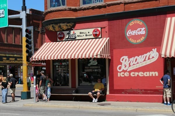 Leo's Grill and Malt Shop