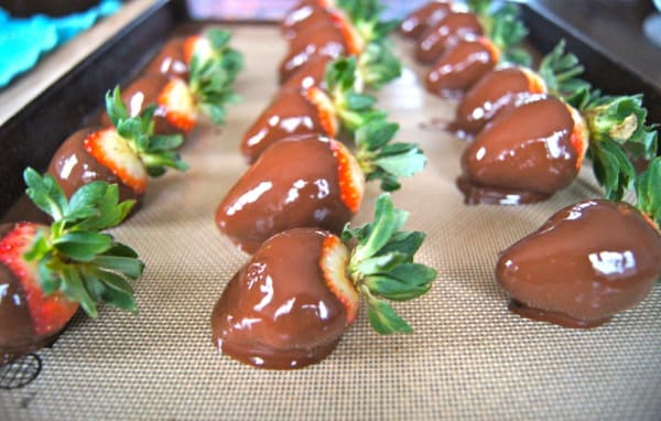 Edible Love: Chocolate Covered Strawberries | Twin Cities Familys Blog