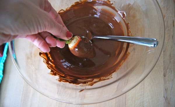 Edible Love: Chocolate Covered Strawberries | Twin Cities Familys Blog