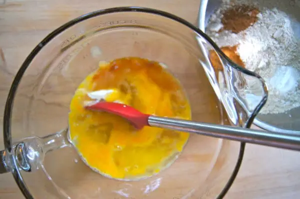 A Little Taste Of Autumn:  Apple Oat Muffins | Twin Cities Familys Blog