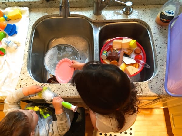 6 Simple, Fun Ways to Get Your Kiddos Involved in the Kitchen | Twin Cities Familys Blog
