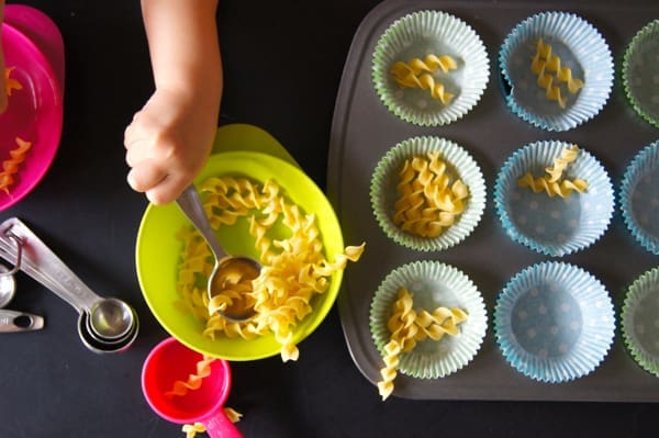 6 Simple, Fun Ways to Get Your Kiddos Involved in the Kitchen | Twin Cities Familys Blog