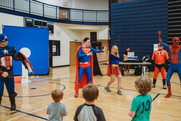 hanging_with_heroes-390